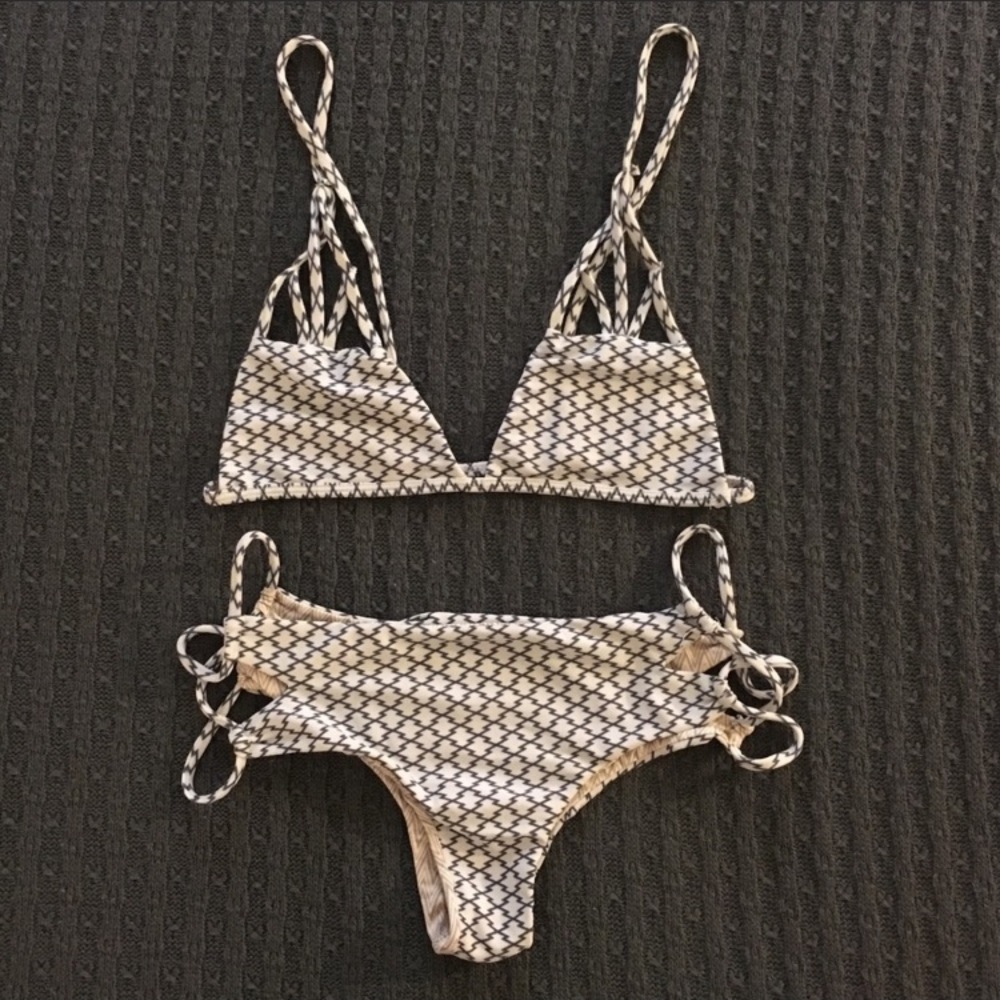 Acacia top and bottom set in rare diamond print